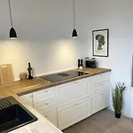 Charming Townhouse In The Heart Of * הדרסלב