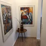 Charming Townhouse In The Heart Of * הדרסלב