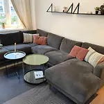 Charming Townhouse In The Heart Of *