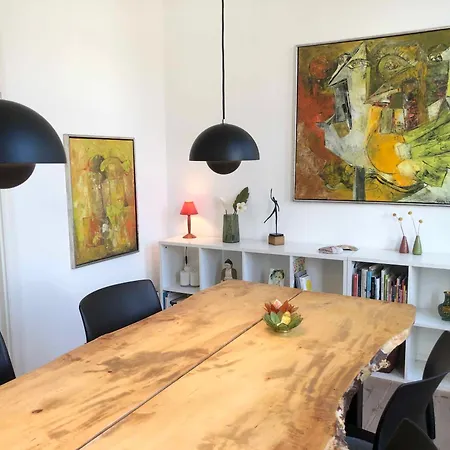 Charming Townhouse In The Heart Of