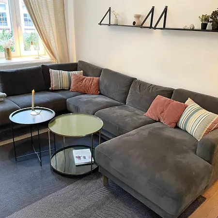 Charming Townhouse In The Heart Of *